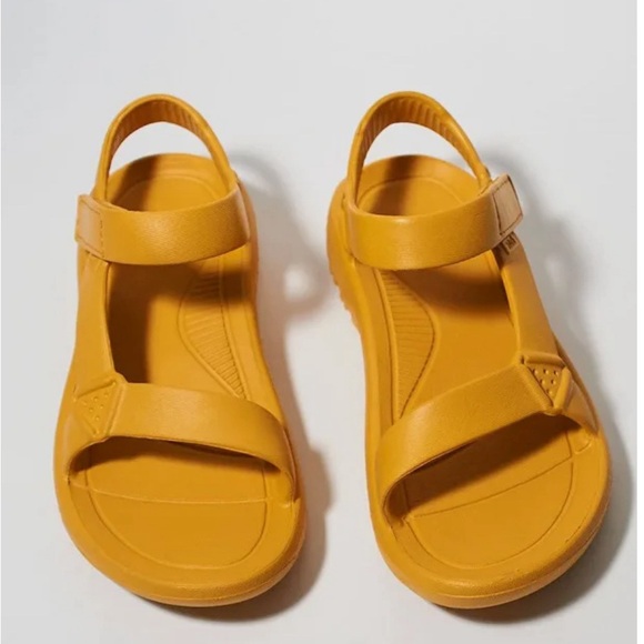 **SOLD**- Teva Hurricane Drift sandals - Picture 3 of 3